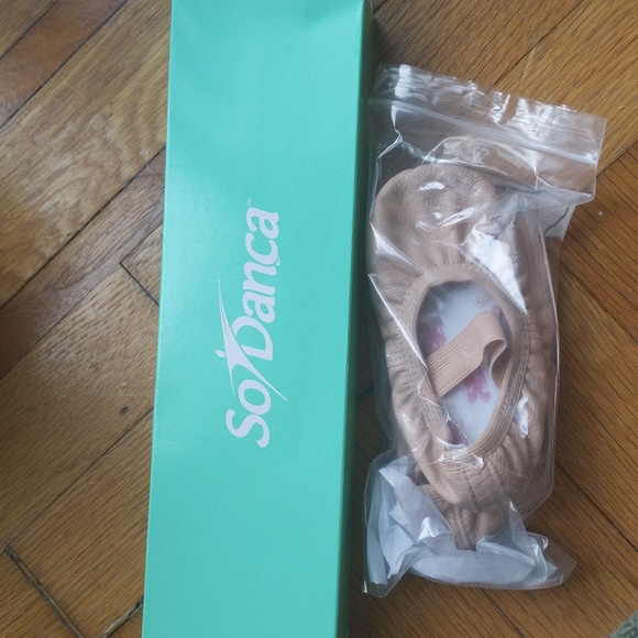 Ballet shoes 6 wide - Picture 1 of 6